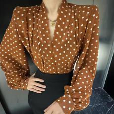 批发法式黑色v领<b class='q'>波点</b>短款<b class='q'>雪纺</b><b class='q'>上衣</b>女春秋设计感小众内搭打底长袖<b class='q'>衬衫</b>