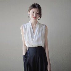 批发法式缎面衬衫<b class='q'>女</b>设计感小众夏季<b class='q'>女</b>装无袖别致上衣v领职业气质衬衣