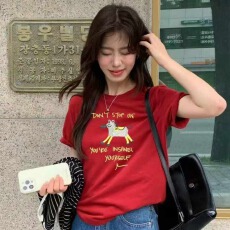 2026夏季韩系新款圆领短袖小马英文字母图案