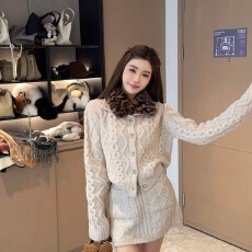 批发韩国东大门2025冬季新款韩版宽松休闲翻领麻花针织<b class='q'>开衫</b>+短裙套装