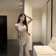 批发2025冬季新款韩版气质圆领抽绳开叉<b class='q'>长袖</b>T恤高腰微喇<b class='q'>裤</b>两件套女