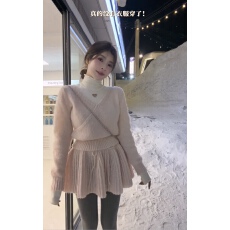 批发温柔<b class='q'>甜美</b>风V领交叉针织套装女秋冬收腰显瘦毛衣半身裙韩系一整套