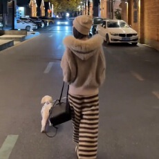 批发慵懒风显瘦遮肉两件套装女冬季加厚保暖毛领连帽毛衣外套条纹长<b class='q'>裤</b>