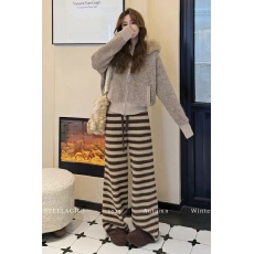 批发慵懒风显瘦遮肉两件套装女冬季加厚保暖毛领连帽毛衣外套条纹长<b class='q'>裤</b>