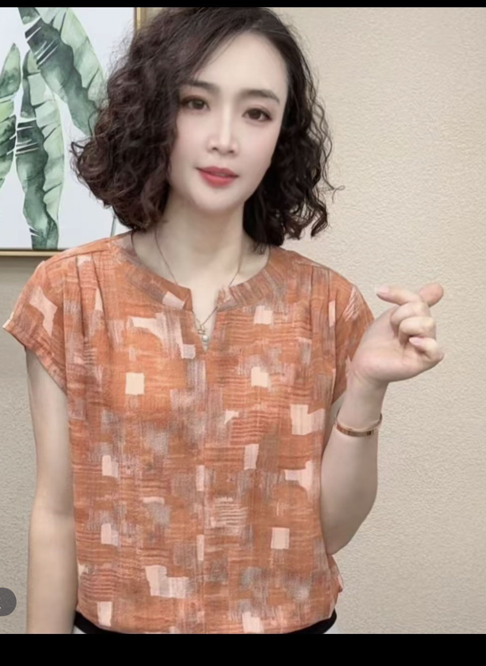 2026 여름 새로운 중년 어머니 드레스 V넥 프린트 반팔 여성 셔츠 루즈핏 표지 고기 슬림해 보이는 얼음 실크 면 린넨