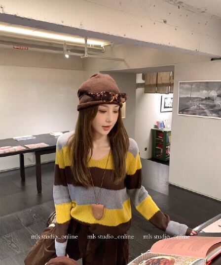 작은 대중 레트로 항구 바람 스트라이프 패치워크 색상 긴팔 니트 스웨터 여성 2026 이른 가을 패션 착용 가져 가라. 루즈핏 느긋한 스웨터