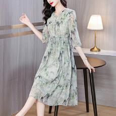 批发杭州真丝<b class='q'>连衣裙</b>女2026夏新款法式轻熟木耳边度假温柔风桑蚕丝长裙