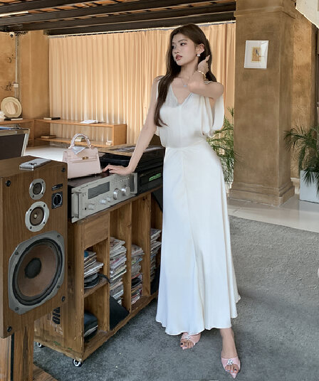 실사 2026 봄 여름 새로운 디자인 센스 V넥 도루 센스 새틴 여성 드레스 허리 수축 슬림해 보이는 레이스업 롱 스커트