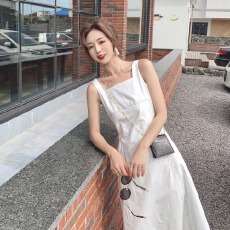 批发实拍2026春夏装新款法式复古小众设计过膝无袖蓬蓬露腰仙气<b class='q'>连衣裙</b>