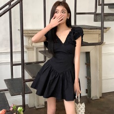 批发实拍2026春夏新款设计感法式连衣裙女褶皱收腰显瘦甜美仙女公主裙