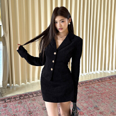 批发实拍2025秋冬新款黑色小香风女气质收腰西装外套包臀短裙两件套装