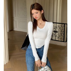 批发实拍2026春装新款辣妹短款长袖<b class='q'>t</b><b class='q'>恤</b>女低U领纯欲设计感修身显瘦上衣