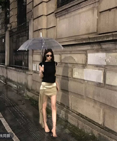 pz 블랙 골드 공단 그림자 비싼 센스 부자 소녀 디자인 센스 백리스 v 단어 맨위 리본 반신 스커트 착용 가져 가라. 세트
