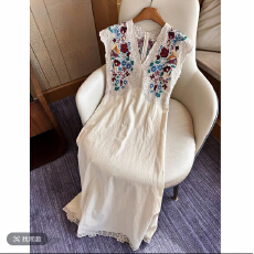 批发彩绣檐花时尚法式浪漫风V领蕾丝刺绣显瘦气质优雅轻熟夏季<b class='q'>连衣裙</b>