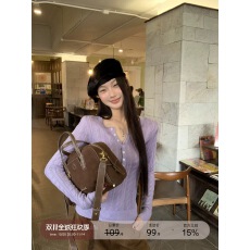 批发红人馆毛衣女秋冬慵懒高级感内搭长袖上衣<b class='q'>修身</b>紫色巨好看的针织衫