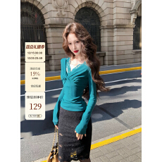 吃绿色菜甜酒芭莉 圣诞新品蕾丝拼接纯欲扭结收腰打底针织衫