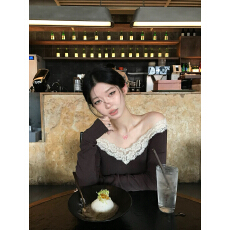 批发sheepland特调奶咖 蕾丝拼接一字肩<b class='q'>t</b><b class='q'>恤</b>女秋冬收腰显瘦打底衫上衣