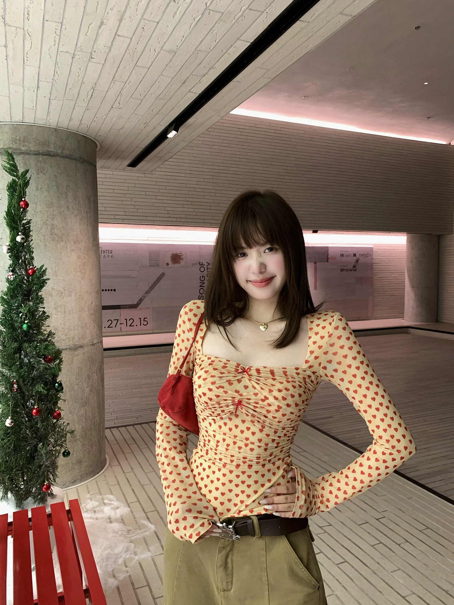작은 6 월 6 월 브리트니 뮤 S 달콤한 라스베리 축제 분위기 센스 레이스 하트 신축성 니트 핀치 Pleat 작은 셔츠