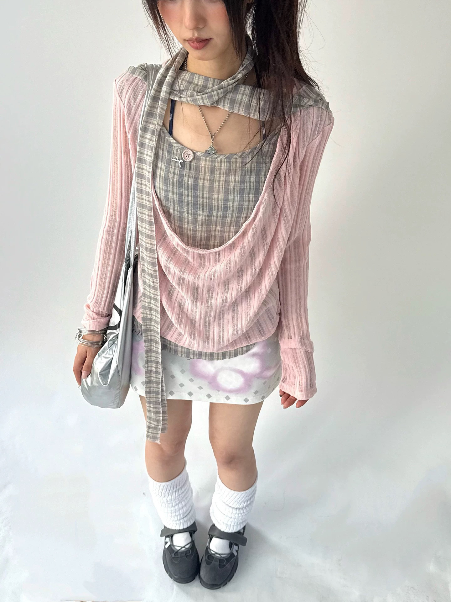 봄날 와일드 아름다움 나이 느긋한 한 부서 체크무늬 찢어진 부분 자외선 차단 페이크 레이어드 긴팔 맨위 따뜻한 안개 부드러운 분말 흔들다 칼라