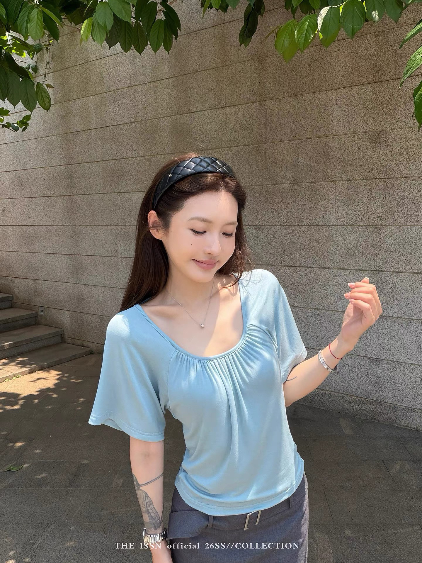 닝 부문 라이 경기 서울 u 칼라 백리스 반팔 티셔츠 여성 여름 한 부서 단색 미니멀리즘 주름 몸매 가꾸기 슬림해 보이는 맨위