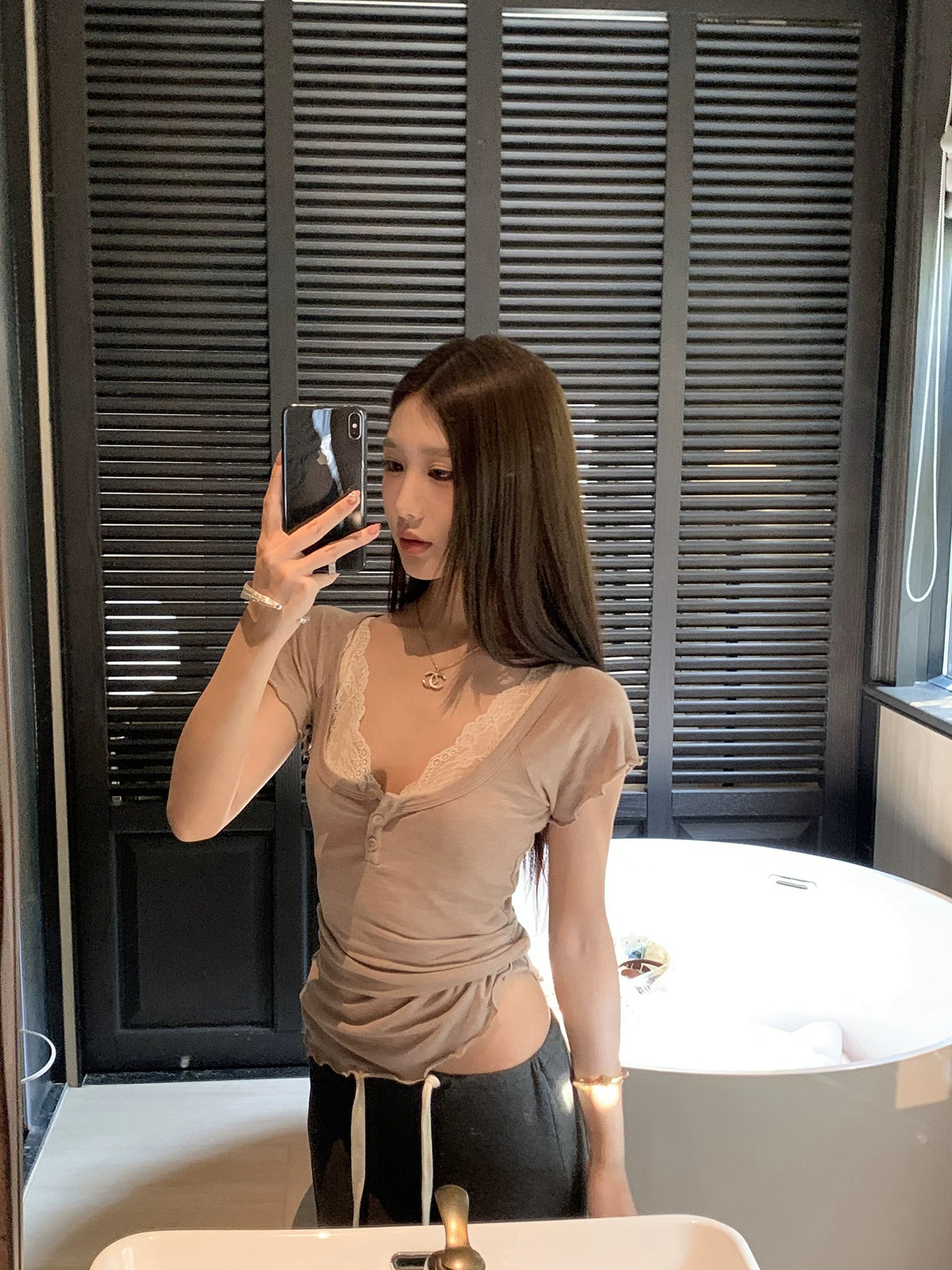 레드 맨 파빌리온 양모 긍정적 인 어깨 반팔 티셔츠 여성 2026 새로운 여름 디자인 센스 고유 한 아름다운 그레이트 봐. 의류