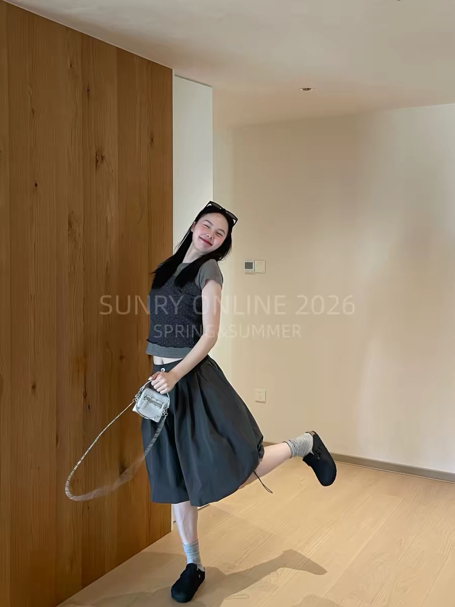 sunry online 스택 착용 도트 무늬 슬립 긍정적 인 어깨 티셔츠 디자인 센스 세련된 외국 가스 꽃밭 펌프 로프 반바지