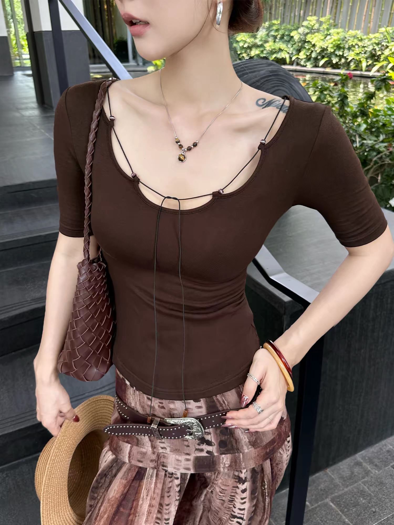 광장 팅 fangting 커피 색상 반팔 티셔츠 여성 여름 디자인 센스 몸매 가꾸기 슬림해 보이는 모달 니트 작은 맨위