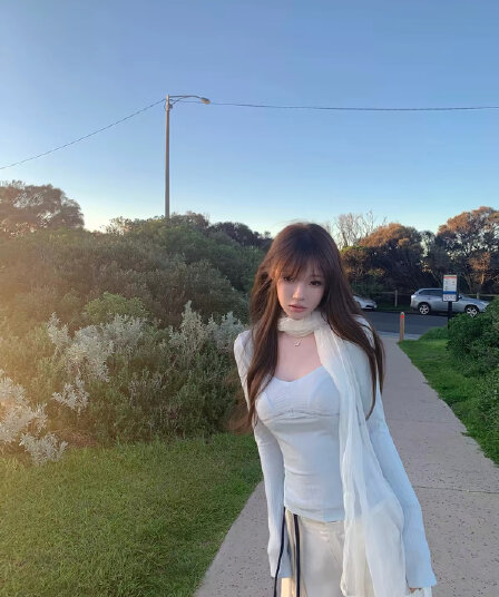 suuuicee 바람 종소리 작은 나이 홀로우 아웃 물결무늬 레이스 레이스 관대 한 칼라 긴팔 티셔츠 순수한 욕망 짧은 맨위