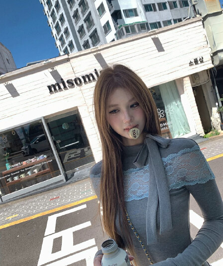 tongiiuu 교토 달콤한 꿈 디자인 센스 레이스 조각 니트 스웨터 여성 몸매 가꾸기 슬림해 보이는 인사이드 잡아라. 의류 가을