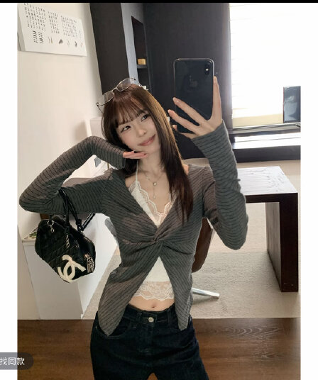 송 긍정적 인 En 8 24 블랙 회색 스트라이프 페이크 레이어드 행침 목 기본 셔츠 여성 가을 레이스 디자인 긴팔 티셔츠 ze3183