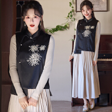 批发秋冬新中式复古小圆领盘扣国潮民族风缎面珠片上衣马甲开衫女外套