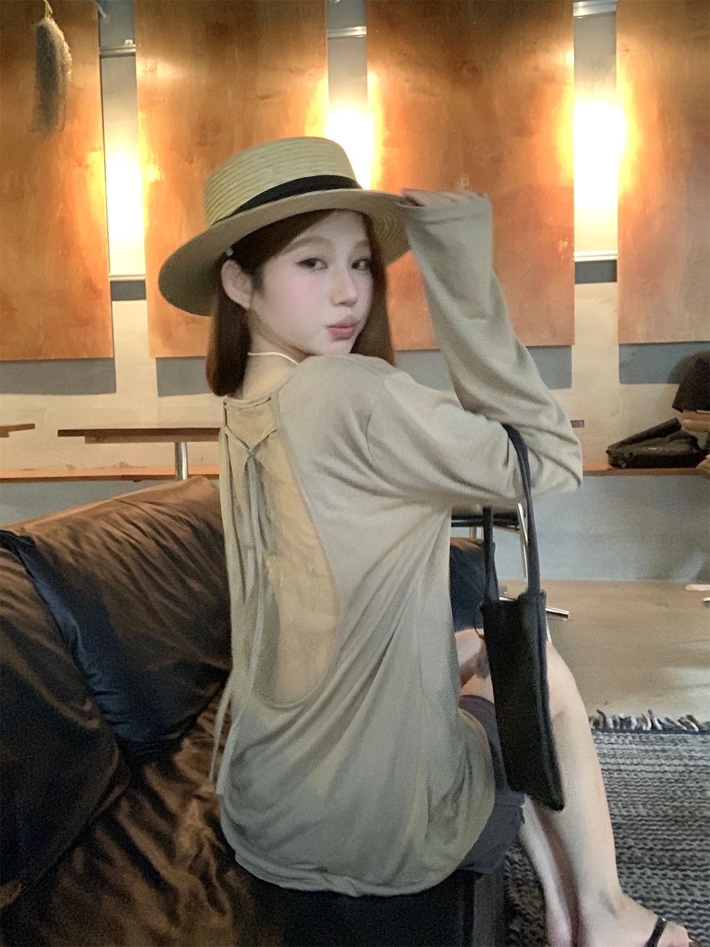 원본 원단 순수한 욕망 바람 핫걸 홀로우 아웃 레이스 백리스 티셔츠 여성 여름 Chic 연령 감소 루즈핏 슬림해 보이는 맨위