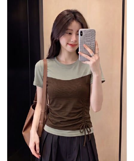 차가운 실크 차가운 면 리브 배색 페이크 레이어드 반팔 티셔츠 여성 아모이 한 부서 허리 수축 외국 가스 연령 감소 맨위