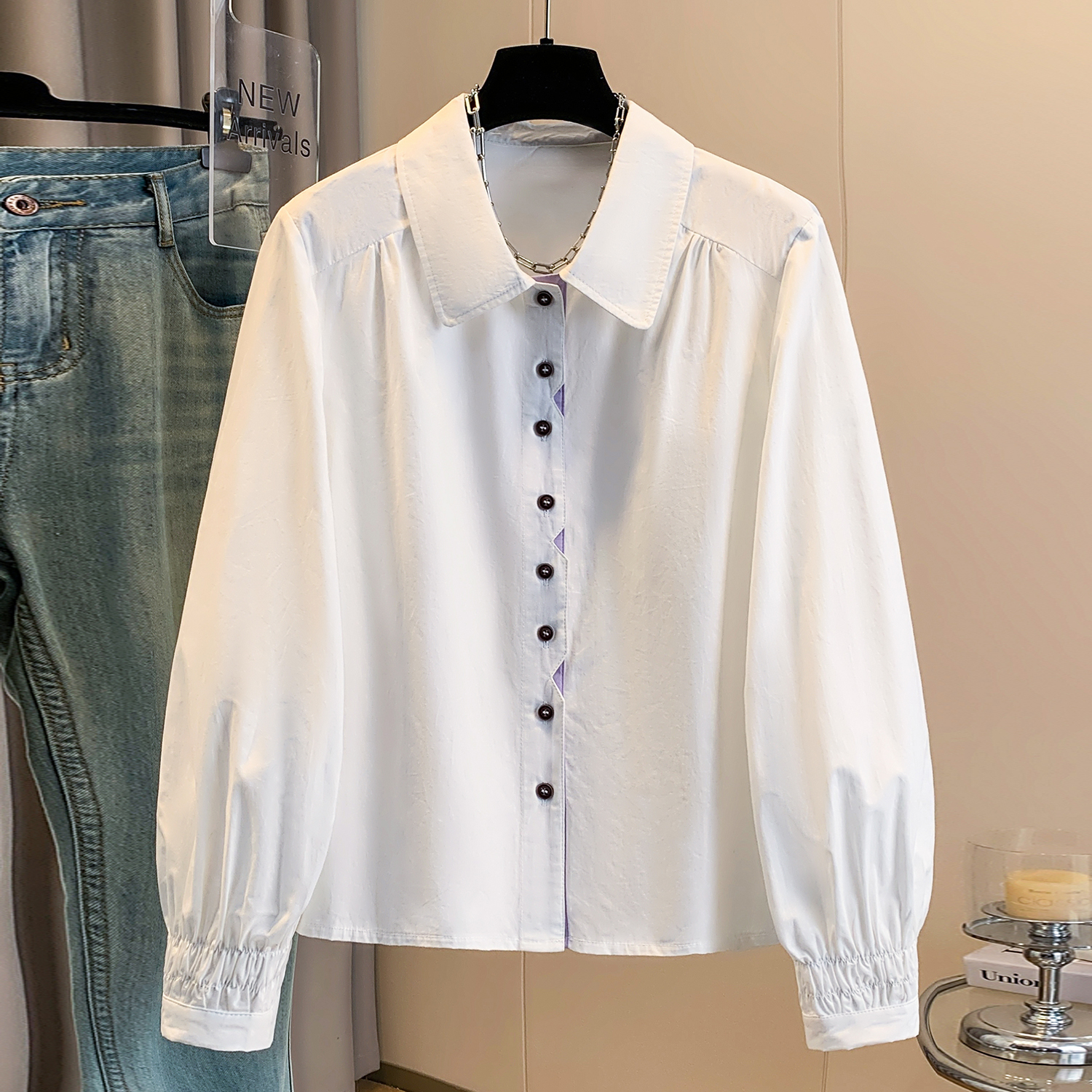 실사 프랑스식 레트로 긴팔 여성 셔츠 2026 봄 새로운 폴로 칼라 디자인 센스 인사이드 가져 가라. 셔츠 맨위