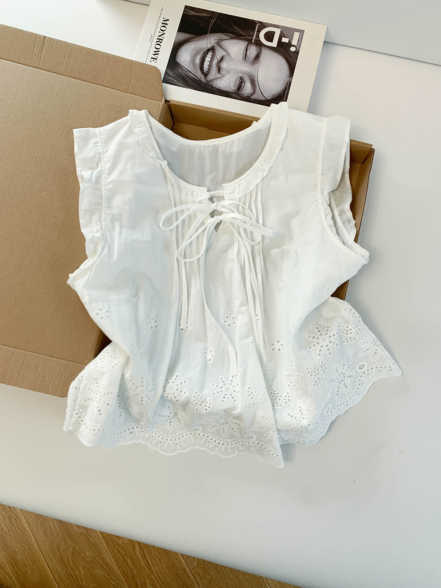 실사 통제 가격 20 홀로우 아웃 자수 레이스 여성 셔츠 여름 새로운 작은 날다 소매 레이스업 출퇴근 가스 질감 맨위