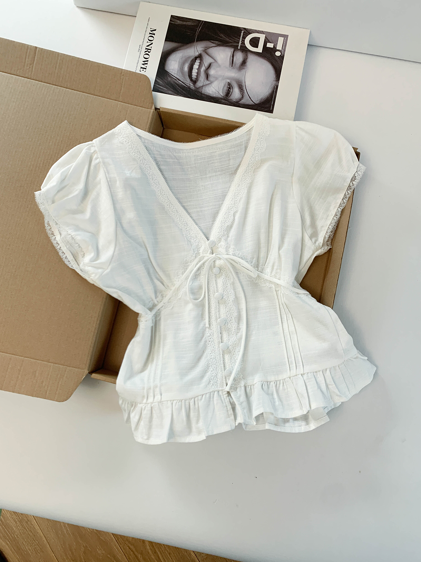 실사 통제 가격 20 부드러운 한 부서 바람 V넥 레이스업 레이스 프릴 여성 셔츠 여름 쇼트 스타일 화이트 맨위