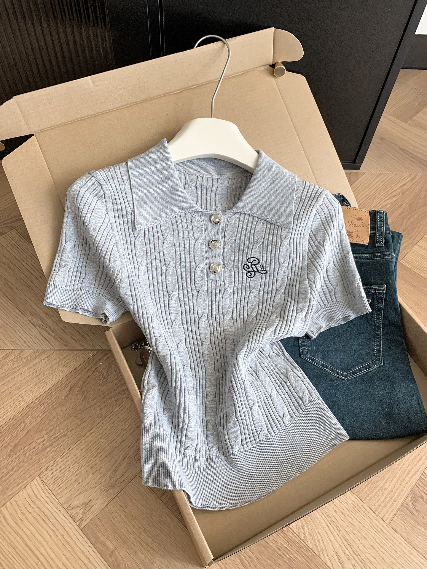 실사 통제 가격 20 한 부서 캐주얼 바람 회색 POLO 칼라 반팔 니트 스웨터 여성 여름 프랑스식 자수 맨위