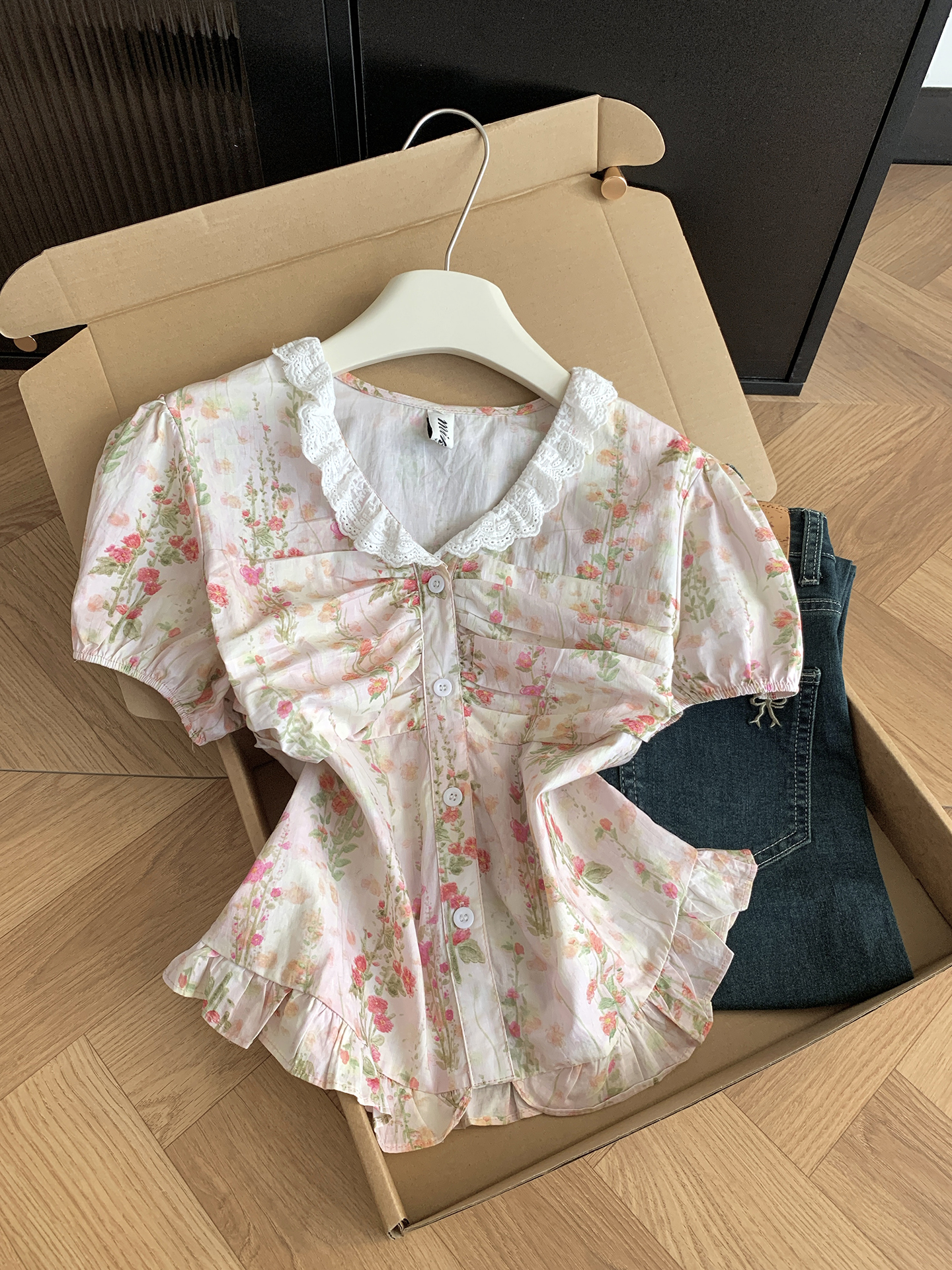 실사 통제 가격 20 달콤한 스타일 꽃무늬 V넥 레이스 거품 소매 여성 셔츠 여름 프릴 몸매 가꾸기 맨위