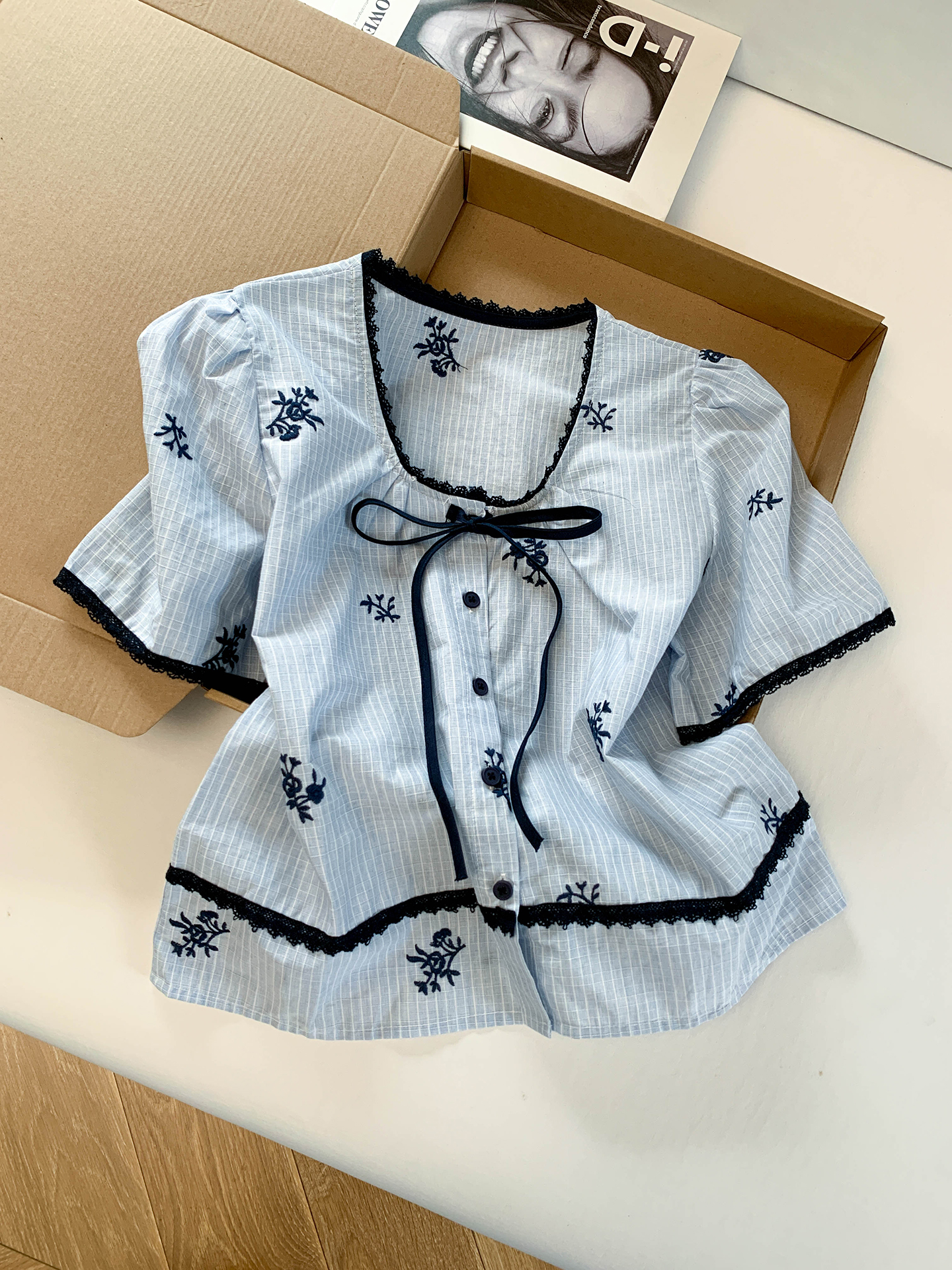 실사 통제 가격 20 프랑스식 레이스업 자수 거품 소매 여성 셔츠 여름 파란색 체크무늬 인형 셔츠 맨위