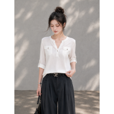 批发松弛感舒适中<b class='q'>袖</b><b class='q'>T</b><b class='q'>恤</b>女简约基础款百搭双口袋V领五分短<b class='q'>袖</b>上衣