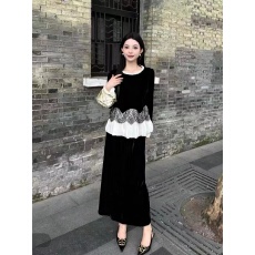批发赫本风气质丝绒蕾丝长袖上衣半裙<b class='q'>女装</b>2025秋冬新款名媛时尚两件套