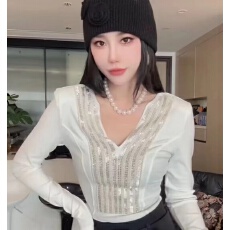 批发轻奢设计感时尚<b class='q'>T</b><b class='q'>恤</b>小衫女冬季新款重工钉珠亮片V领修身上衣打底衫