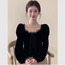 批发法式赫本风黑色蕾丝花边泡泡袖丝绒上衣25冬<b class='q'>女装</b>显瘦内搭气质小衫