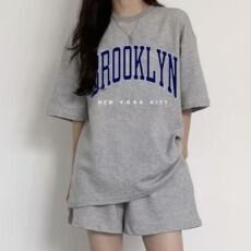 批发<b class='q'>韩版</b>时尚运动服套装女夏季新款宽松短袖短裤休闲两件套