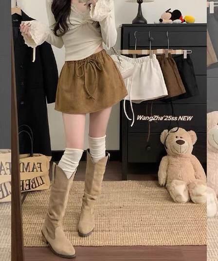 가을 겨울 작은 대중 디자인 센스 스웨이드 원단 펌프 로프 레이스업 허리밴드 미니 스커트 여성 다용도 슬림해 보이는 디스플레이 높음 반신 치마바지