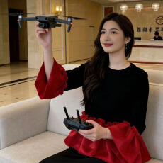 批发跨境<b class='q'>外贸</b>单春季新款韩系穿搭高级感好独特漂亮小香风黑色拼接上衣