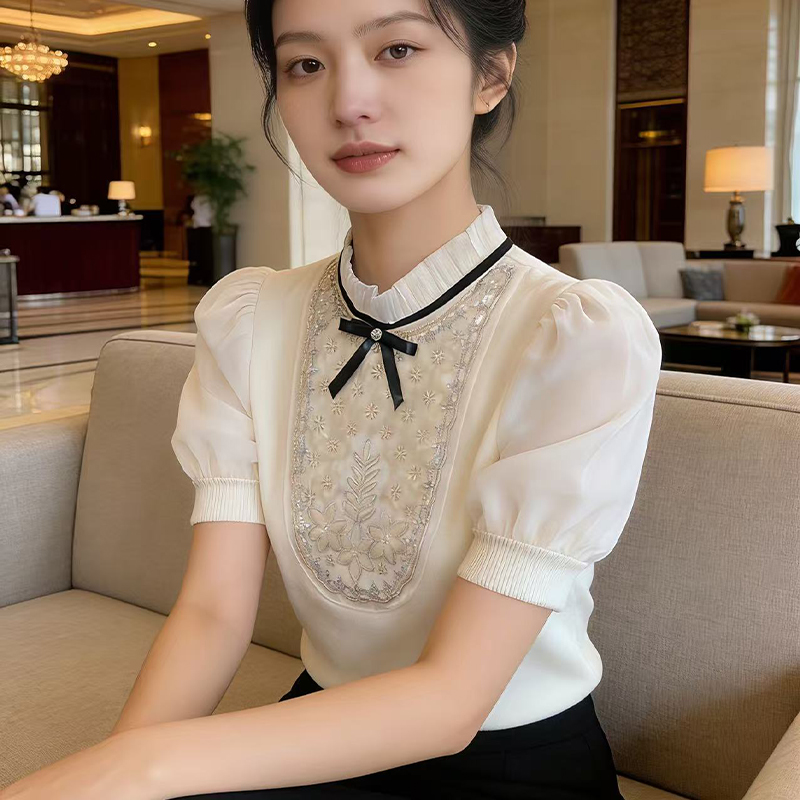 프랑스식 무거운 작업 비즈 박기 페이크 레이어드 품격 반팔 티셔츠 여성 2026 여름 새로운 나비 매듭 거품 소매 맨위