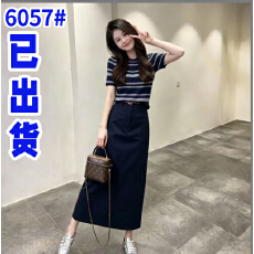 批发韩系通勤风<b class='q'>条纹</b>短袖针织衫女26夏高腰垂感藏青色中长半身裙两件套