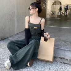 批发2026新款复古牛仔背带裤<b class='q'>女</b>设计感小众宽松百搭显瘦阔腿连体背带裤