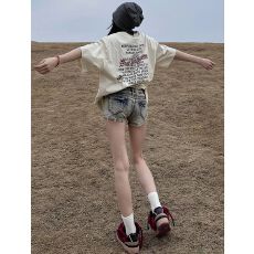 批发韩版设计感个性牛仔短裤女春夏新款美式铆钉性感包臀直筒<b class='q'>牛仔裤</b>潮